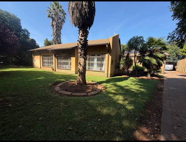 4 BEDROOM HOUSE FOR SALE IN GOLF PARK